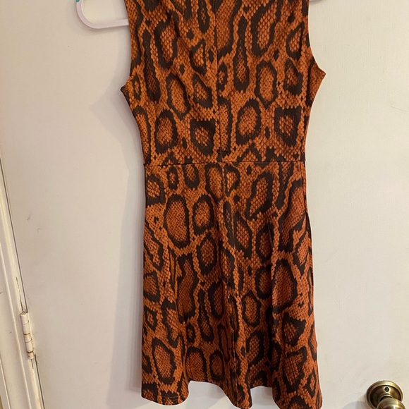 WeWoreWhat Dresses & Skirts - We Wore What S Keyhole Midi Dress. Leopard Print Sleeveless Bodycon.